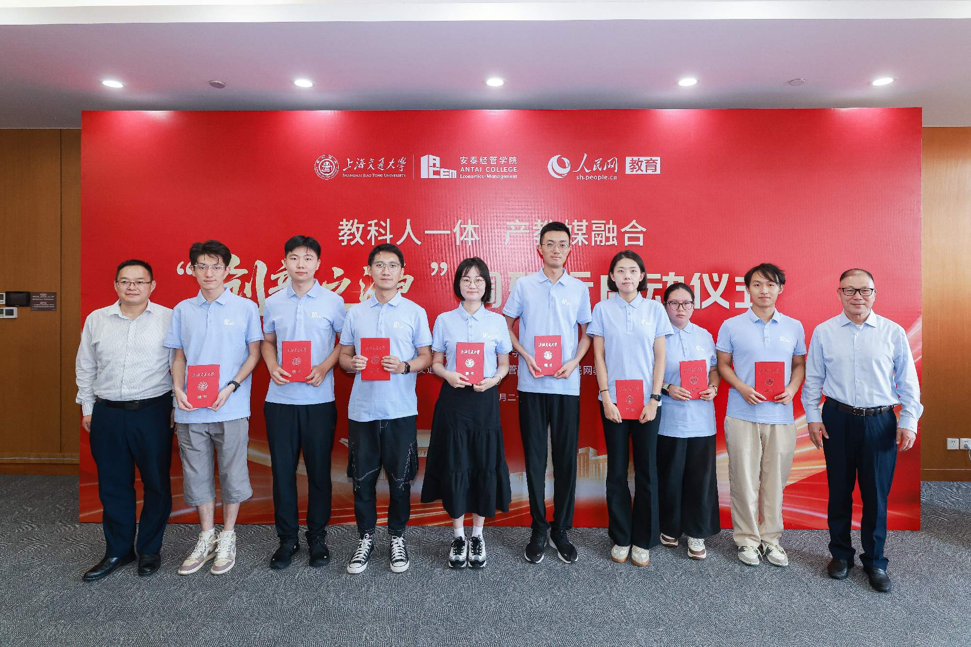 “企业调研案例研究员”聘书颁发