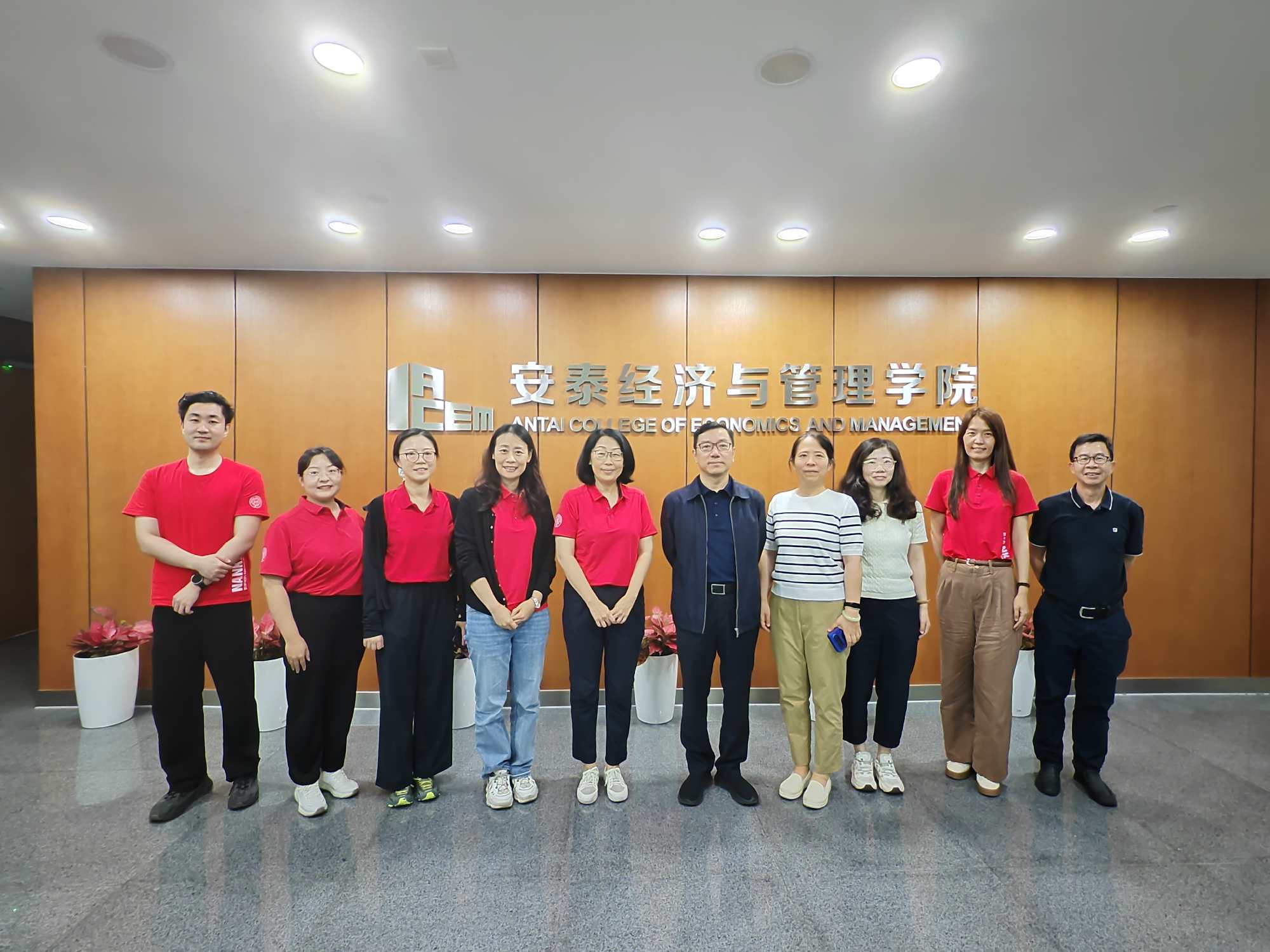 南开大学商学院与万象城官网开展交流