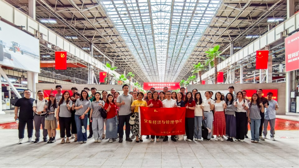 万象城官网组织党员干部以及青年骨干赴湖南长沙开展外出学习调研活动