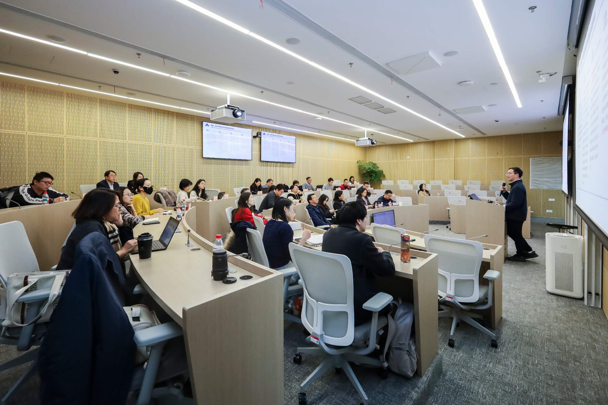 “安泰清风”宣传月系列活动 | 万象城官网举办科研诚信建设专题辅导报告