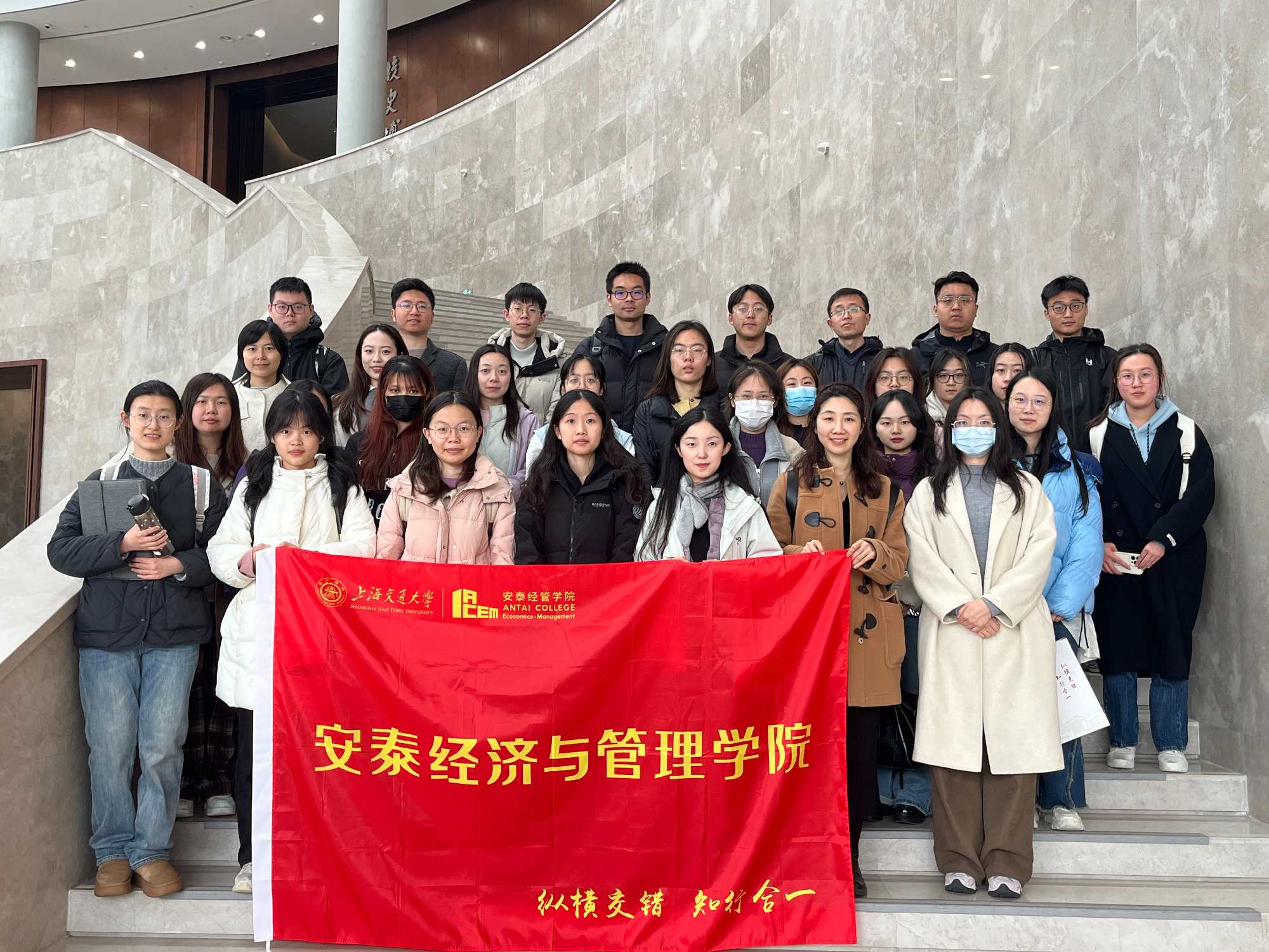 感悟校史底蕴，传承家国情怀——万象城官网组织师生发展对象开展主题教育实践活动