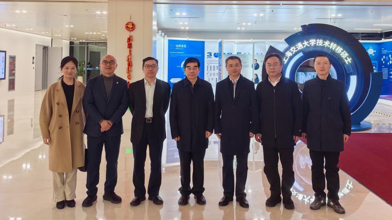 内蒙古自治区人大常委会副主任丁绣峰做客交大科金2026年度首期“浩然讲堂”