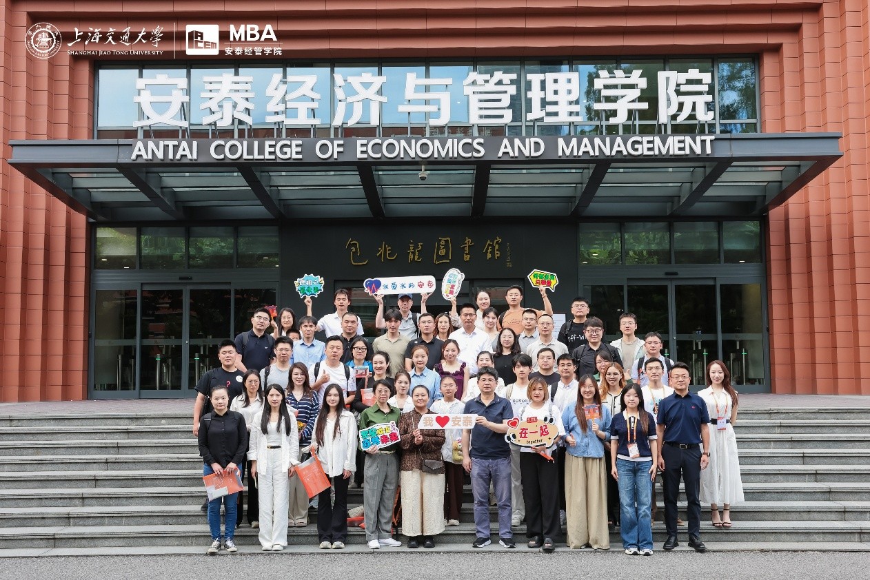 1785146056018052383.jpeg 01_导语后_活动大合影.jpeg